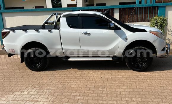 Comprar Usado Mazda BT-50 Branco Carro em Maputo em Maputo Comprar Usado Mazda BT-50 Branco Carro em Maputo em Maputo