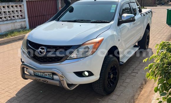 Comprar Usado Mazda BT-50 Branco Carro em Maputo em Maputo Comprar Usado Mazda BT-50 Branco Carro em Maputo em Maputo