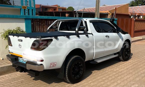 Comprar Usado Mazda BT-50 Branco Carro em Maputo em Maputo Comprar Usado Mazda BT-50 Branco Carro em Maputo em Maputo