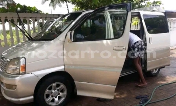 Buy Used Toyota Regius White Car in Maputo in Maputo Buy Used Toyota Regius White Car in Maputo in Maputo