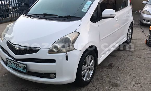Comprar Usado Toyota Ractis Branco Carro em Maputo em Maputo