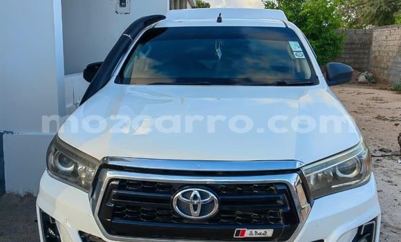 Buy Used Toyota Hiluxe Revo White Car in Maputo in Maputo Buy Used Toyota Hiluxe Revo White Car in Maputo in Maputo