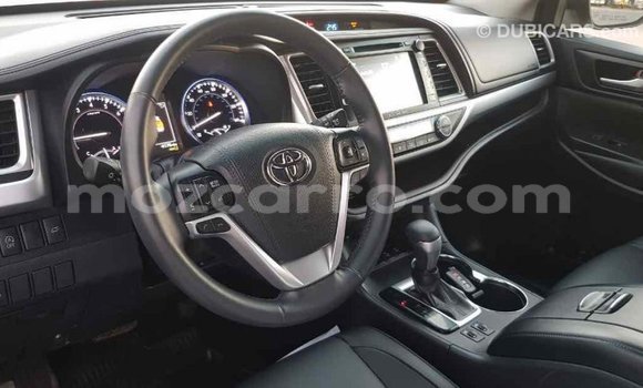 Tenga Imported Toyota Highlander Zvimwe Mota in Import - Dubai in Cabo Delgado Tenga Imported Toyota Highlander Zvimwe Mota in Import - Dubai in Cabo Delgado
