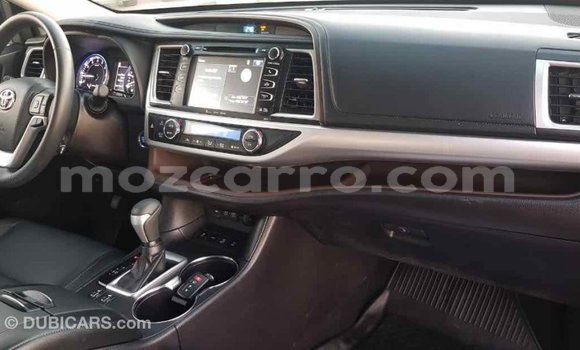 Tenga Imported Toyota Highlander Zvimwe Mota in Import - Dubai in Cabo Delgado Tenga Imported Toyota Highlander Zvimwe Mota in Import - Dubai in Cabo Delgado