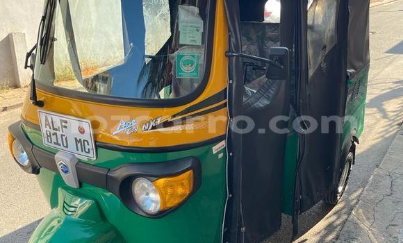 Nunua Ilio tumika Toyota Hiluxe Revo Kijani Gari ndani ya Maputo nchini Maputo