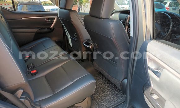 Nunua Ilio tumika Toyota Fortuner Brown Gari ndani ya Maputo nchini Maputo Nunua Ilio tumika Toyota Fortuner Brown Gari ndani ya Maputo nchini Maputo