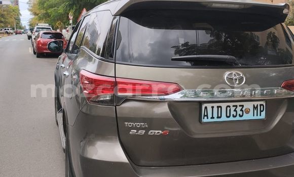 Nunua Ilio tumika Toyota Fortuner Brown Gari ndani ya Maputo nchini Maputo Nunua Ilio tumika Toyota Fortuner Brown Gari ndani ya Maputo nchini Maputo
