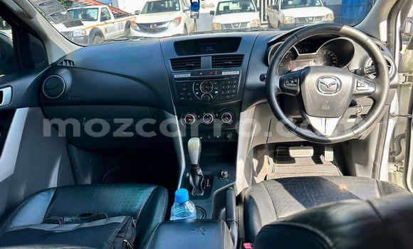 Comprar Usado Mazda BT-50 Branco Carro em Maputo em Maputo Comprar Usado Mazda BT-50 Branco Carro em Maputo em Maputo