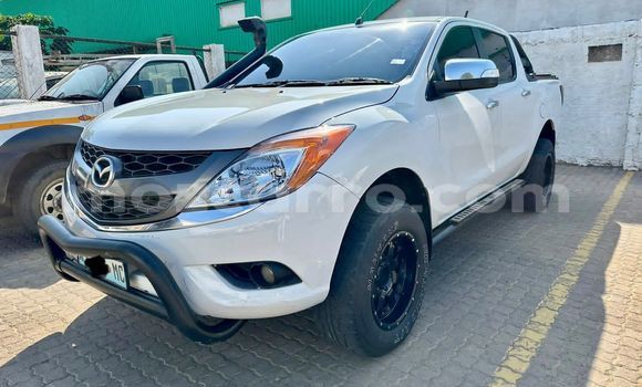 Comprar Usado Mazda BT-50 Branco Carro em Maputo em Maputo Comprar Usado Mazda BT-50 Branco Carro em Maputo em Maputo