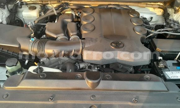 Nunua Ilio tumika Toyota Land Cruiser Prado Nyeupe Gari ndani ya Maputo nchini Maputo Nunua Ilio tumika Toyota Land Cruiser Prado Nyeupe Gari ndani ya Maputo nchini Maputo