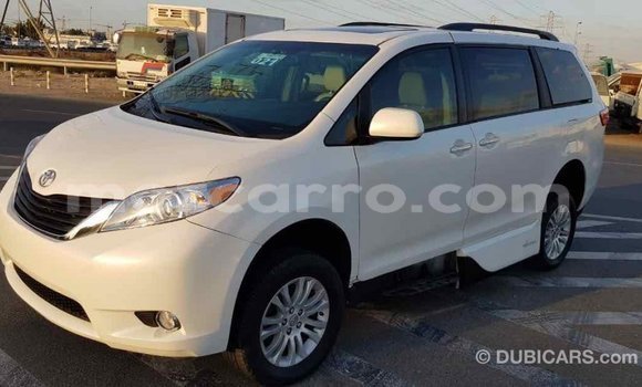 Nunua Imported Toyota Sienna Nyeupe Gari ndani ya Import - Dubai nchini Cabo Delgado Nunua Imported Toyota Sienna Nyeupe Gari ndani ya Import - Dubai nchini Cabo Delgado