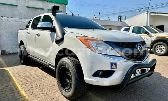 Nunua Ilio tumika Mazda BT-50 Nyeupe Gari ndani ya Maputo nchini Maputo