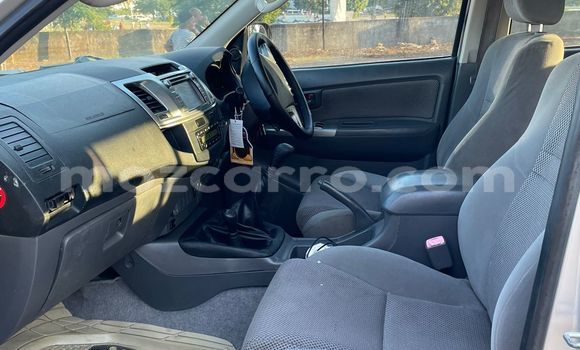 Nunua Ilio tumika Toyota Hilux Fedha Gari ndani ya Maputo nchini Maputo Nunua Ilio tumika Toyota Hilux Fedha Gari ndani ya Maputo nchini Maputo