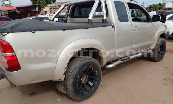 Nunua Ilio tumika Toyota Hilux Fedha Gari ndani ya Maputo nchini Maputo Nunua Ilio tumika Toyota Hilux Fedha Gari ndani ya Maputo nchini Maputo