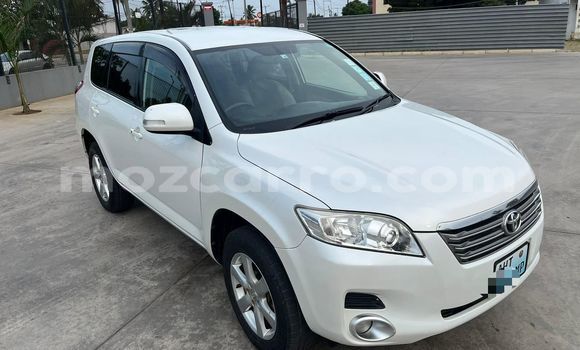 Nunua Ilio tumika Toyota Vanguard Nyeupe Gari ndani ya Maputo nchini Maputo