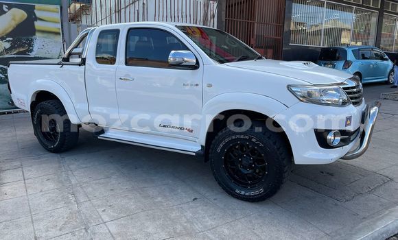 Nunua Ilio tumika Toyota Hilux Nyeupe Gari ndani ya Maputo nchini Maputo