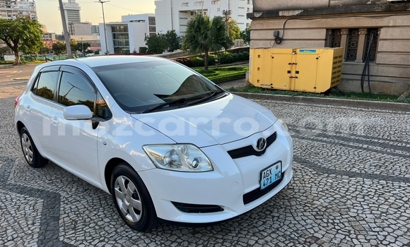 Buy Used Toyota Auris White Car in Maputo in Maputo