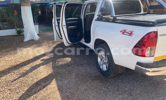 Nunua Ilio tumika Toyota Hilux Nyeupe Gari ndani ya Maputo nchini Maputo Nunua Ilio tumika Toyota Hilux Nyeupe Gari ndani ya Maputo nchini Maputo
