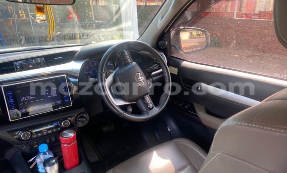 Nunua Ilio tumika Toyota Hilux Nyeupe Gari ndani ya Maputo nchini Maputo Nunua Ilio tumika Toyota Hilux Nyeupe Gari ndani ya Maputo nchini Maputo