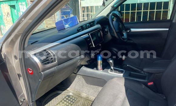 Nunua Ilio tumika Toyota Hiluxe Revo Brown Gari ndani ya Maputo nchini Maputo Nunua Ilio tumika Toyota Hiluxe Revo Brown Gari ndani ya Maputo nchini Maputo