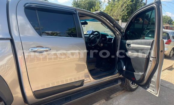 Nunua Ilio tumika Toyota Hiluxe Revo Brown Gari ndani ya Maputo nchini Maputo Nunua Ilio tumika Toyota Hiluxe Revo Brown Gari ndani ya Maputo nchini Maputo