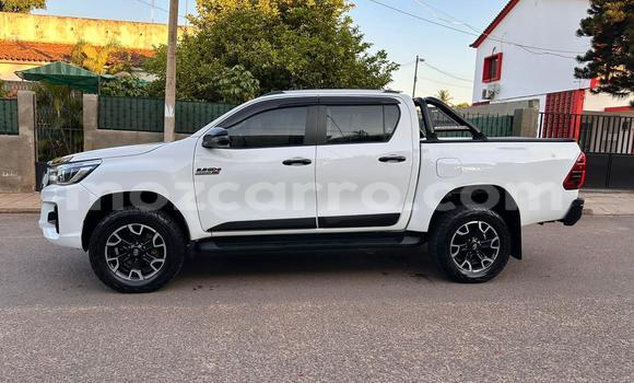 Comprar Usado Toyota Hilux Branco Carro em Maputo em Maputo