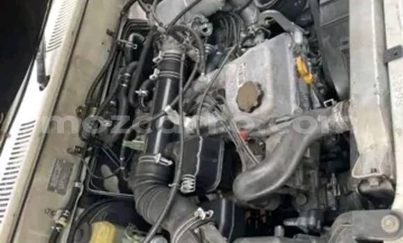 Nunua Ilio tumika Toyota Land Cruiser Prado Nyeupe Gari ndani ya Maputo nchini Maputo Nunua Ilio tumika Toyota Land Cruiser Prado Nyeupe Gari ndani ya Maputo nchini Maputo