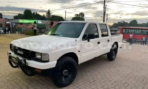 Nunua Ilio tumika Isuzu KB Nyeupe Gari ndani ya Maputo nchini Maputo Nunua Ilio tumika Isuzu KB Nyeupe Gari ndani ya Maputo nchini Maputo