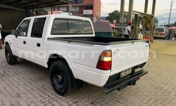 Nunua Ilio tumika Isuzu KB Nyeupe Gari ndani ya Maputo nchini Maputo Nunua Ilio tumika Isuzu KB Nyeupe Gari ndani ya Maputo nchini Maputo