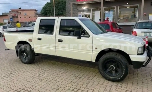 Nunua Ilio tumika Isuzu KB Nyeupe Gari ndani ya Maputo nchini Maputo Nunua Ilio tumika Isuzu KB Nyeupe Gari ndani ya Maputo nchini Maputo