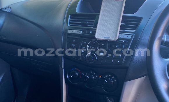 Nunua Ilio tumika Mazda BT-50 Fedha Gari ndani ya Maputo nchini Maputo Nunua Ilio tumika Mazda BT-50 Fedha Gari ndani ya Maputo nchini Maputo
