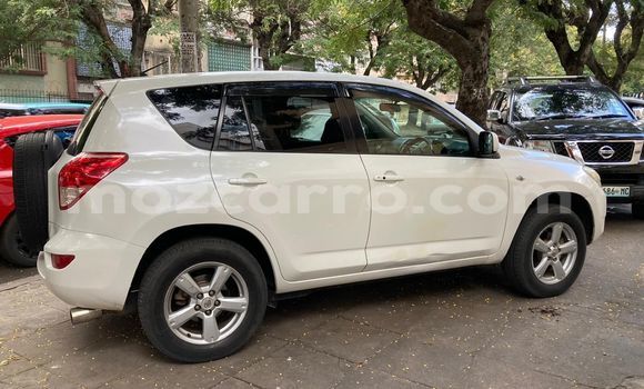 Nunua Ilio tumika Toyota RAV4 Nyeupe Gari ndani ya Maputo nchini Maputo Nunua Ilio tumika Toyota RAV4 Nyeupe Gari ndani ya Maputo nchini Maputo