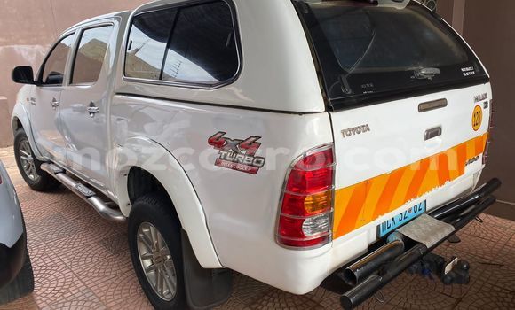 Nunua Ilio tumika Toyota Hilux Nyeupe Gari ndani ya Maputo nchini Maputo Nunua Ilio tumika Toyota Hilux Nyeupe Gari ndani ya Maputo nchini Maputo