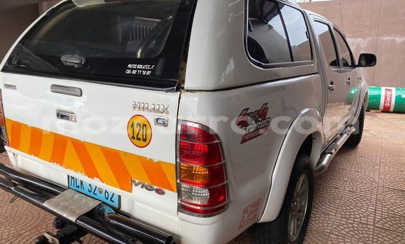 Nunua Ilio tumika Toyota Hilux Nyeupe Gari ndani ya Maputo nchini Maputo Nunua Ilio tumika Toyota Hilux Nyeupe Gari ndani ya Maputo nchini Maputo