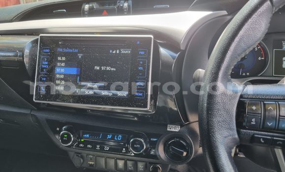 Comprar Usado Toyota Hiluxe VIGO Branco Carro em Maputo em Maputo Comprar Usado Toyota Hiluxe VIGO Branco Carro em Maputo em Maputo