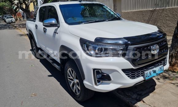 Comprar Usado Toyota Hiluxe VIGO Branco Carro em Maputo em Maputo Comprar Usado Toyota Hiluxe VIGO Branco Carro em Maputo em Maputo
