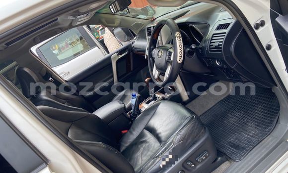Nunua Ilio tumika Toyota Land Cruiser Prado Nyeupe Gari ndani ya Maputo nchini Maputo Nunua Ilio tumika Toyota Land Cruiser Prado Nyeupe Gari ndani ya Maputo nchini Maputo