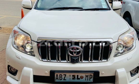 Nunua Ilio tumika Toyota Land Cruiser Prado Nyeupe Gari ndani ya Maputo nchini Maputo Nunua Ilio tumika Toyota Land Cruiser Prado Nyeupe Gari ndani ya Maputo nchini Maputo