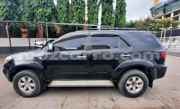 Nunua Ilio tumika Toyota Fortuner Nyeusi Gari ndani ya Maputo nchini Maputo Nunua Ilio tumika Toyota Fortuner Nyeusi Gari ndani ya Maputo nchini Maputo