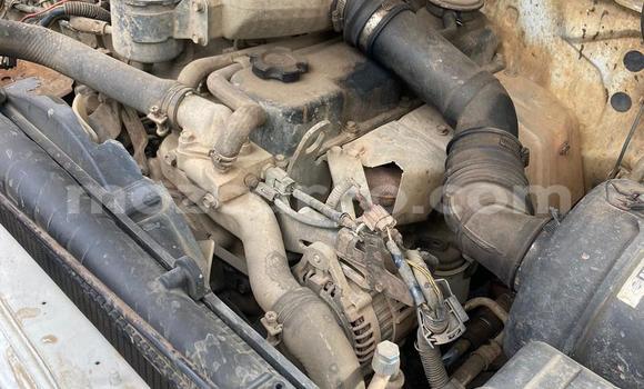 Nunua Ilio tumika Nissan Hardbody Nyeupe Gari ndani ya Maputo nchini Maputo Nunua Ilio tumika Nissan Hardbody Nyeupe Gari ndani ya Maputo nchini Maputo