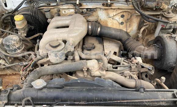 Nunua Ilio tumika Nissan Hardbody Nyeupe Gari ndani ya Maputo nchini Maputo Nunua Ilio tumika Nissan Hardbody Nyeupe Gari ndani ya Maputo nchini Maputo