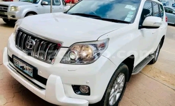 Nunua Ilio tumika Toyota Land Cruiser Prado Nyeupe Gari ndani ya Maputo nchini Maputo Nunua Ilio tumika Toyota Land Cruiser Prado Nyeupe Gari ndani ya Maputo nchini Maputo