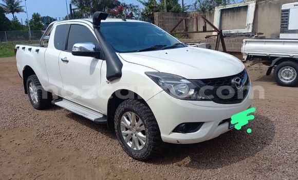 Comprar Usado Mazda BT-50 Branco Carro em Maputo em Maputo