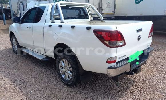 Nunua Ilio tumika Mazda BT-50 Nyeupe Gari ndani ya Maputo nchini Maputo Nunua Ilio tumika Mazda BT-50 Nyeupe Gari ndani ya Maputo nchini Maputo