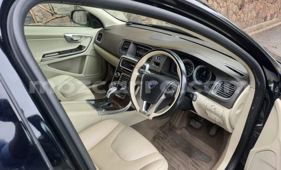 Comprar Usado Volvo S60 Azul Carro em Maputo em Maputo