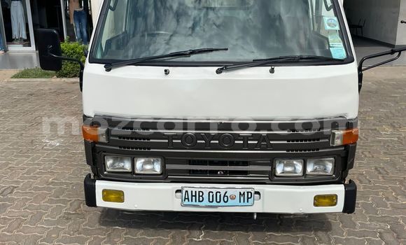 Comprar Usado Toyota Dyna Branco Carro em Maputo em Maputo