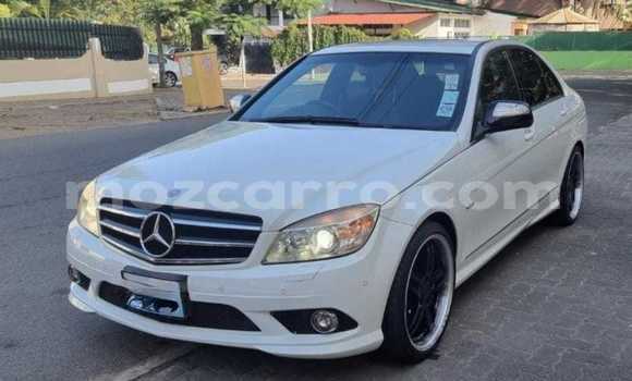 Comprar Usado Mercedes-Benz C-Classe Branco Carro em Maputo em Maputo
