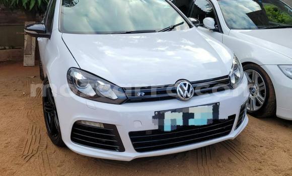 Nunua Ilio tumika Volkswagen Golf Nyeupe Gari ndani ya Maputo nchini Maputo Nunua Ilio tumika Volkswagen Golf Nyeupe Gari ndani ya Maputo nchini Maputo