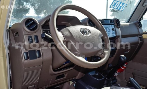 Comprar Importar Toyota Land Cruiser Bege Carro em Import - Dubai em Cabo Delgado Comprar Importar Toyota Land Cruiser Bege Carro em Import - Dubai em Cabo Delgado