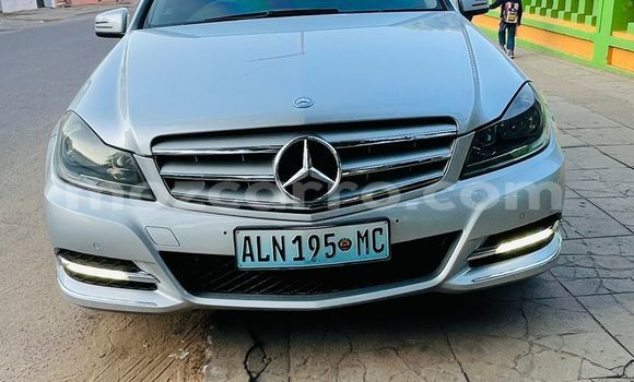 Buy Used Mercedes Viano White Car in Maputo in Maputo Buy Used Mercedes Viano White Car in Maputo in Maputo